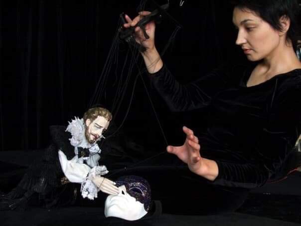 Acting skills. Work with a puppet.